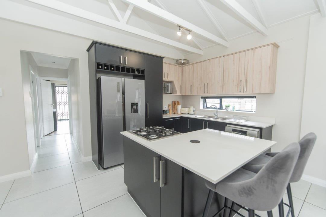 Immaculate, Modern 3-Bedroom Home