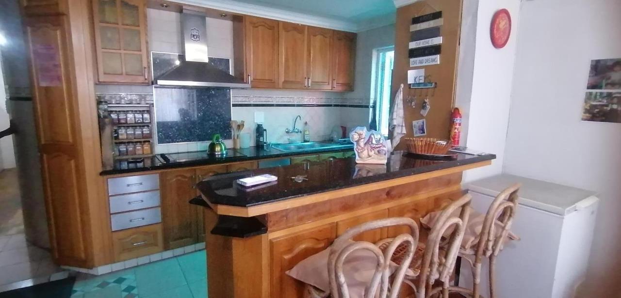 Upmarket 2-Bedroom Apartment with Sea View
